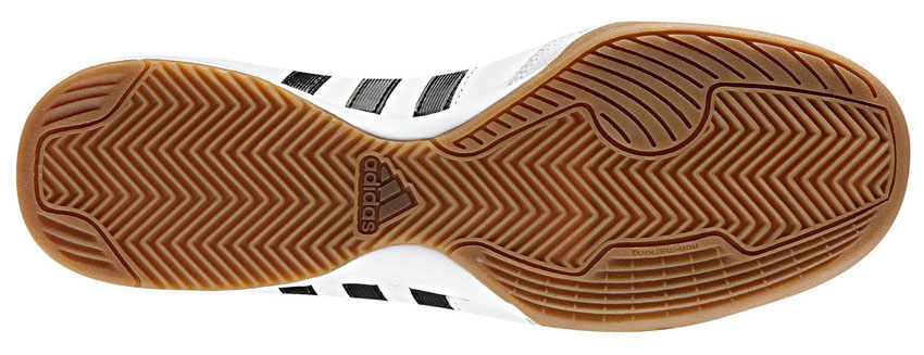 Простые, но удобные Adidas 11nova IN